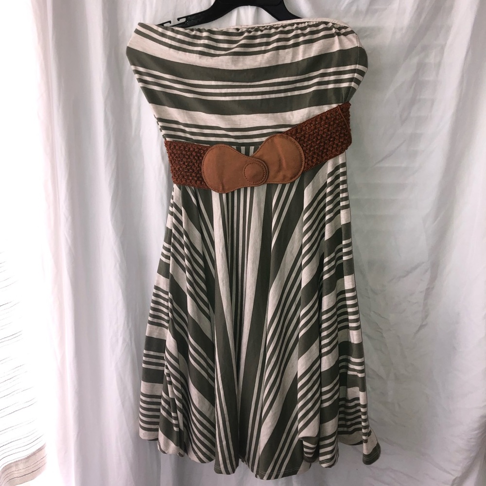 🌪Maurices size medium strapless flirty dress 👗